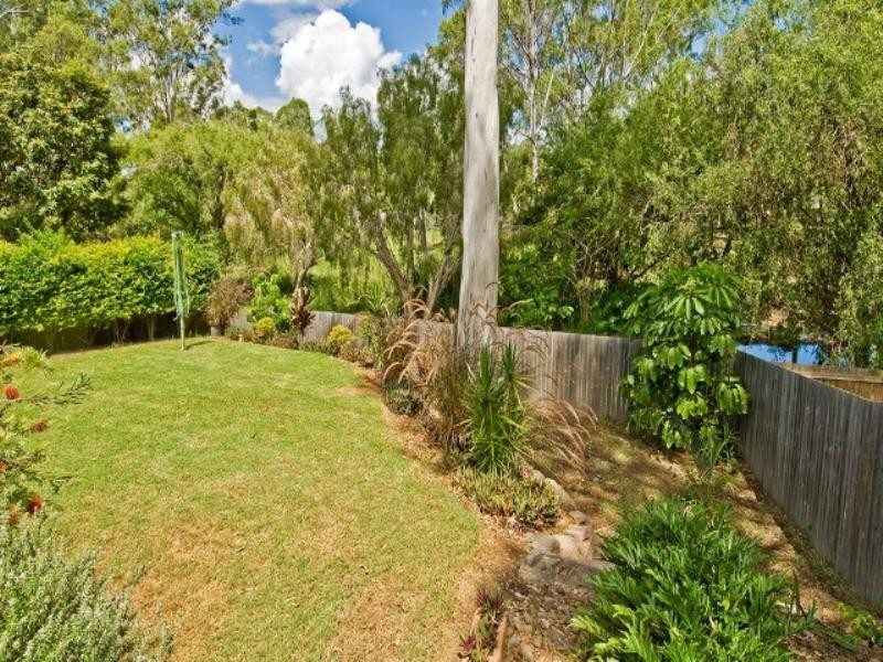5 Eira Crescent, Edens Landing QLD 4207
