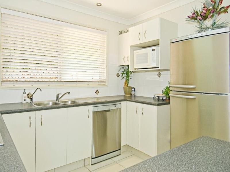 5 Eira Crescent, Edens Landing QLD 4207