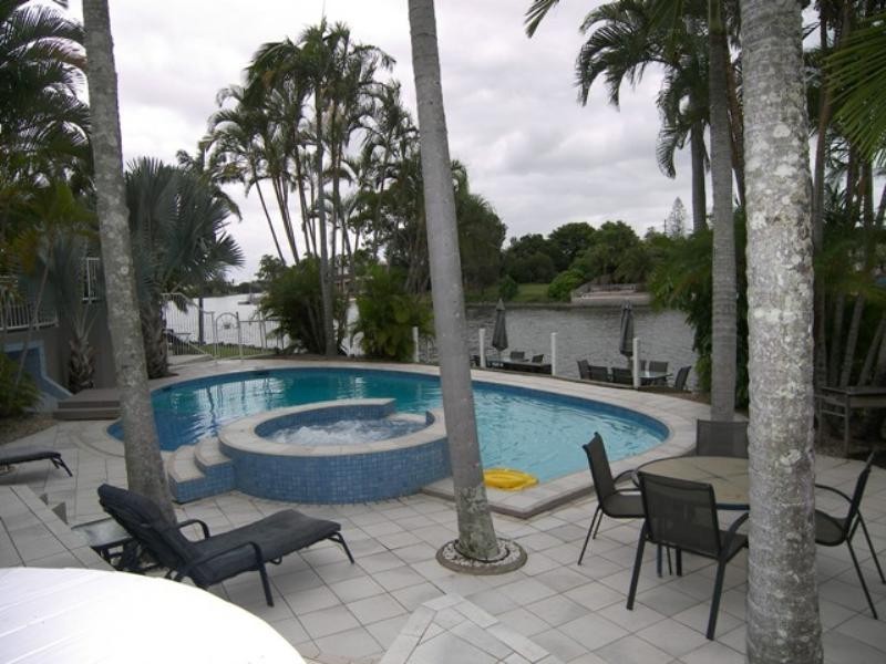 2 ‘The Arc Resort’, 11 Eady Avenue, Broadbeach Waters QLD 4218