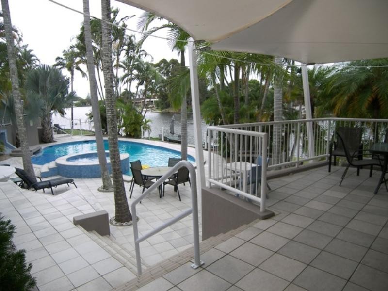 2 ‘The Arc Resort’, 11 Eady Avenue, Broadbeach Waters QLD 4218