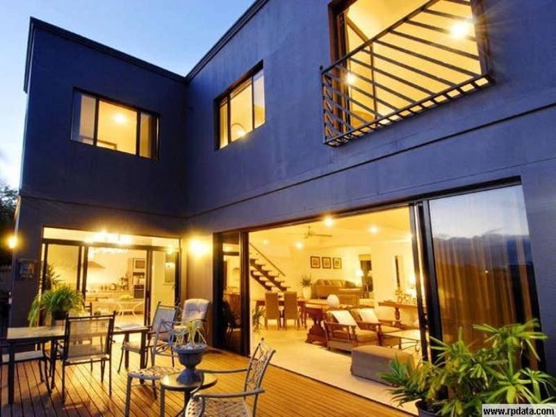 34 T E Peters Drive, Broadbeach Waters QLD 4218