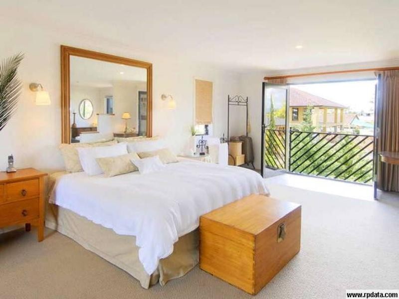 34 T E Peters Drive, Broadbeach Waters QLD 4218