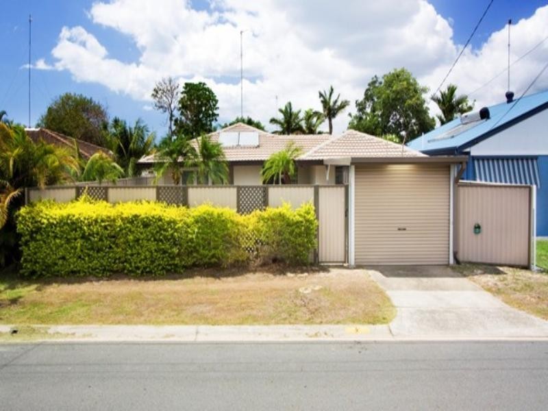 5 Chianti Avenue, Mermaid Waters QLD 4218