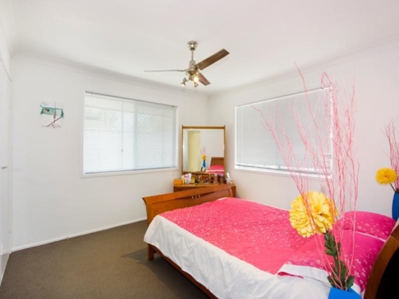 5 Chianti Avenue, Mermaid Waters QLD 4218