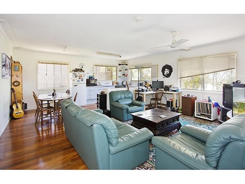 60 West Burleigh Road, Burleigh Waters QLD 4220