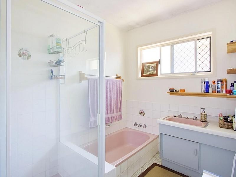 60 West Burleigh Road, Burleigh Waters QLD 4220