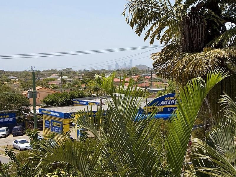 60 West Burleigh Road, Burleigh Waters QLD 4220