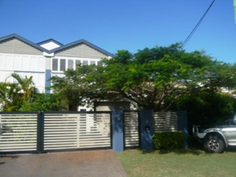 2/51 Dolphin Avenue, Mermaid Beach QLD 4218