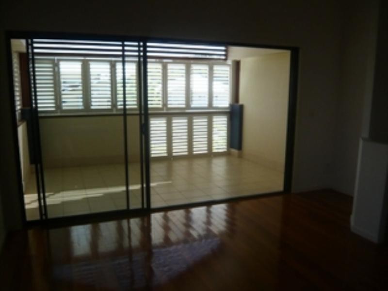 2/51 Dolphin Avenue, Mermaid Beach QLD 4218