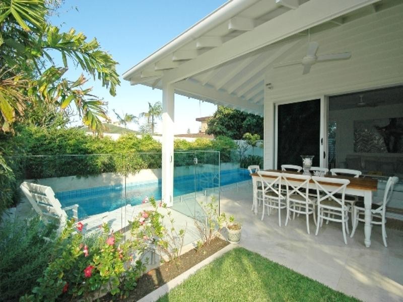 37 Petrel Avenue, Mermaid Beach QLD 4218