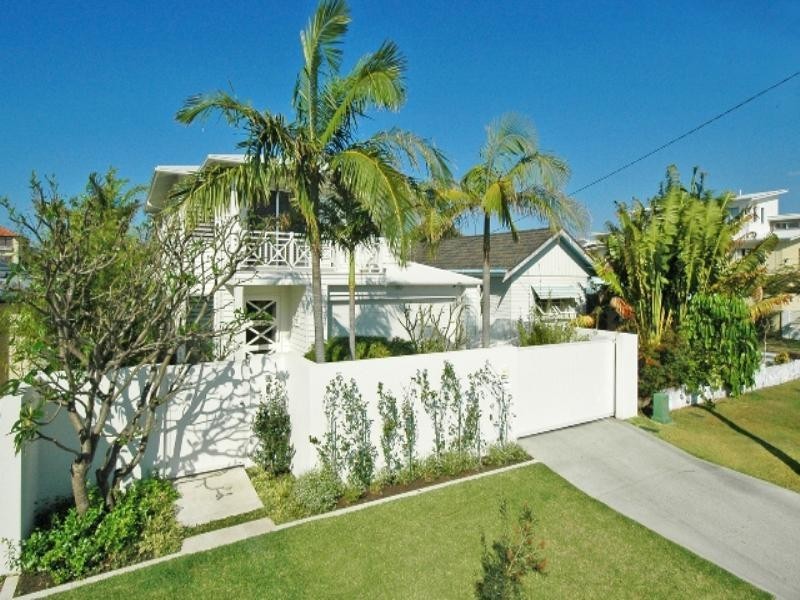 37 Petrel Avenue, Mermaid Beach QLD 4218