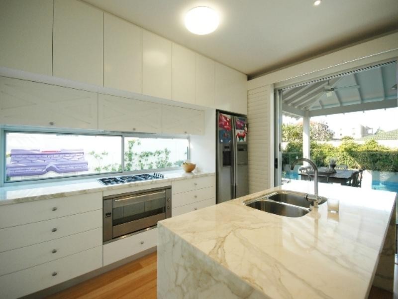 37 Petrel Avenue, Mermaid Beach QLD 4218