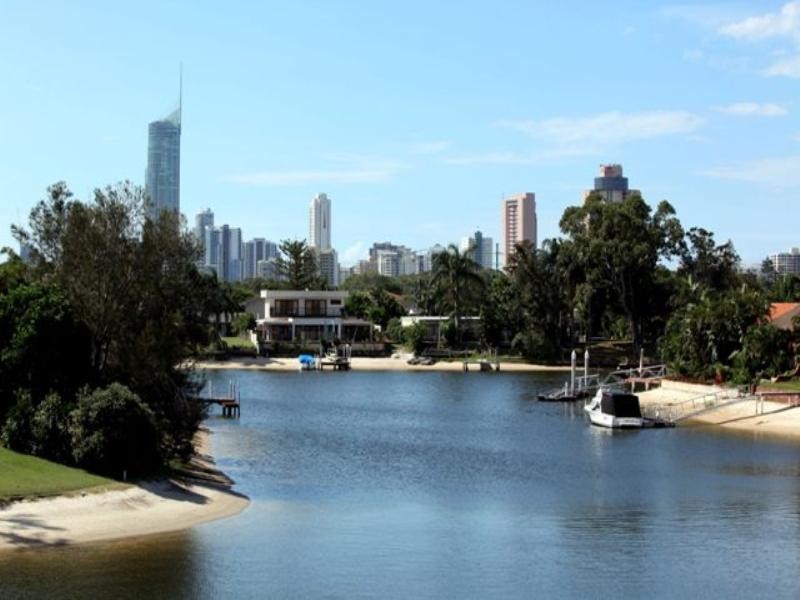 47 T E Peters Drive, Broadbeach Waters QLD 4218