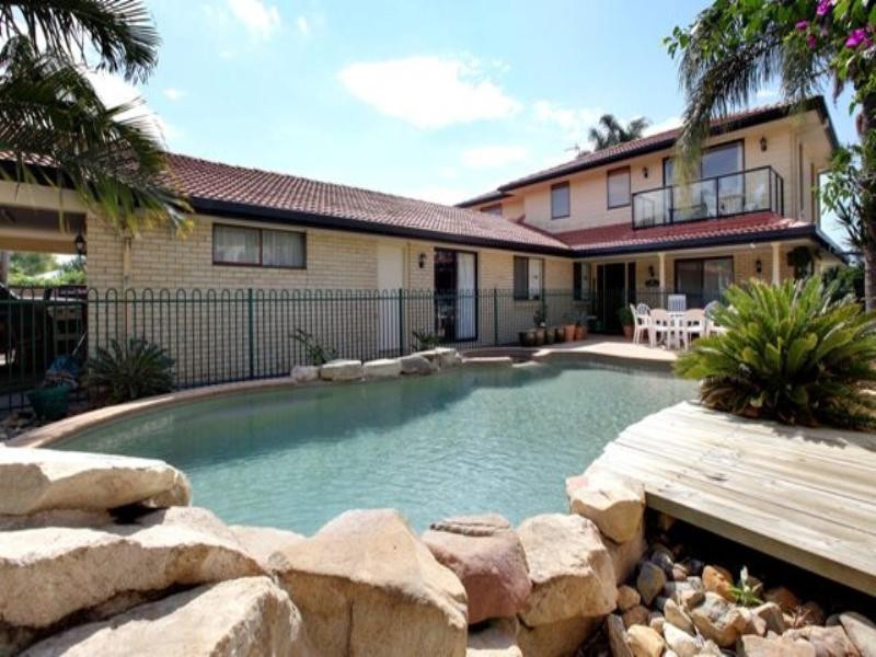 47 T E Peters Drive, Broadbeach Waters QLD 4218