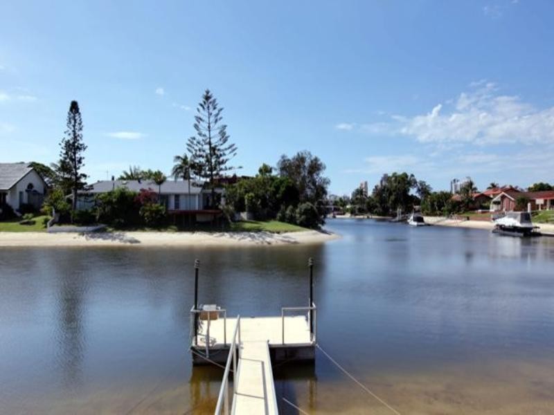 47 T E Peters Drive, Broadbeach Waters QLD 4218