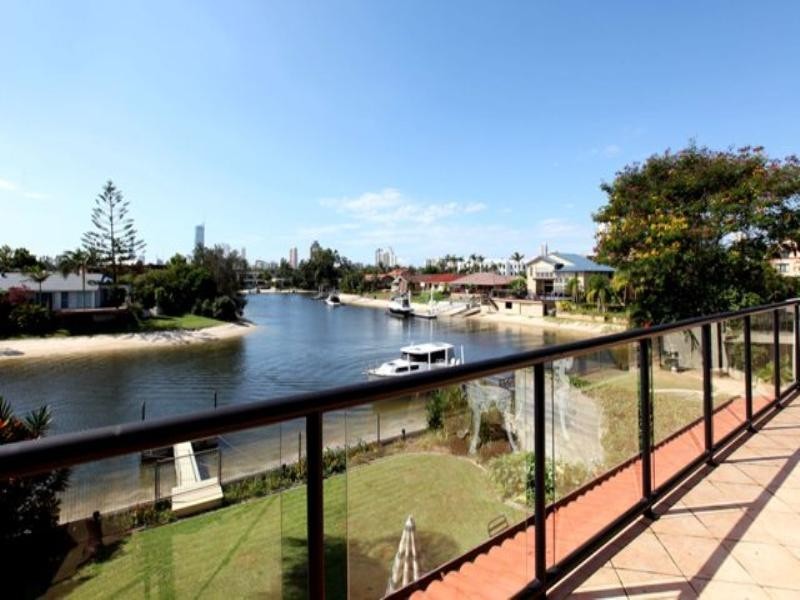 47 T E Peters Drive, Broadbeach Waters QLD 4218