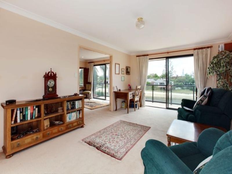 47 T E Peters Drive, Broadbeach Waters QLD 4218