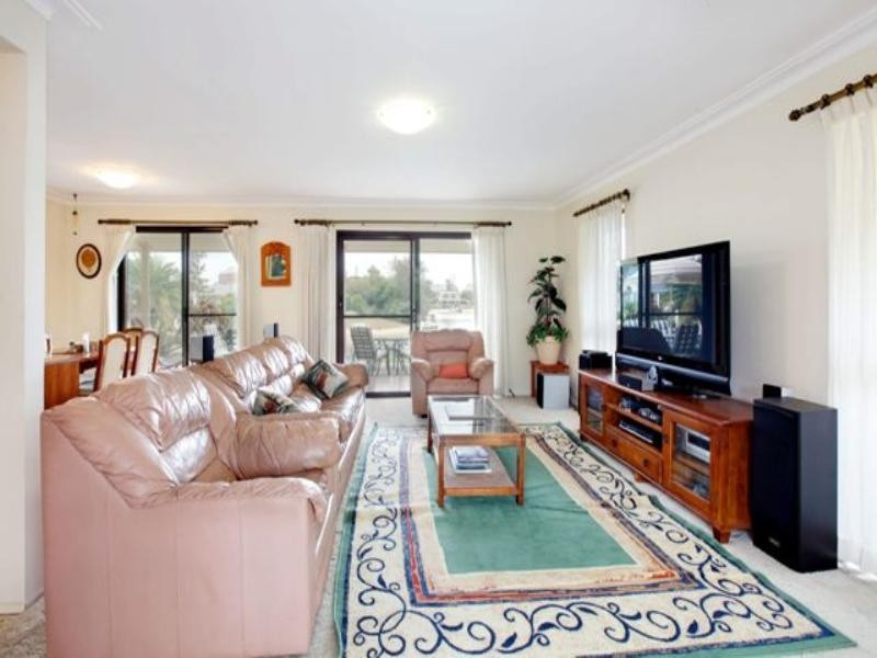 47 T E Peters Drive, Broadbeach Waters QLD 4218