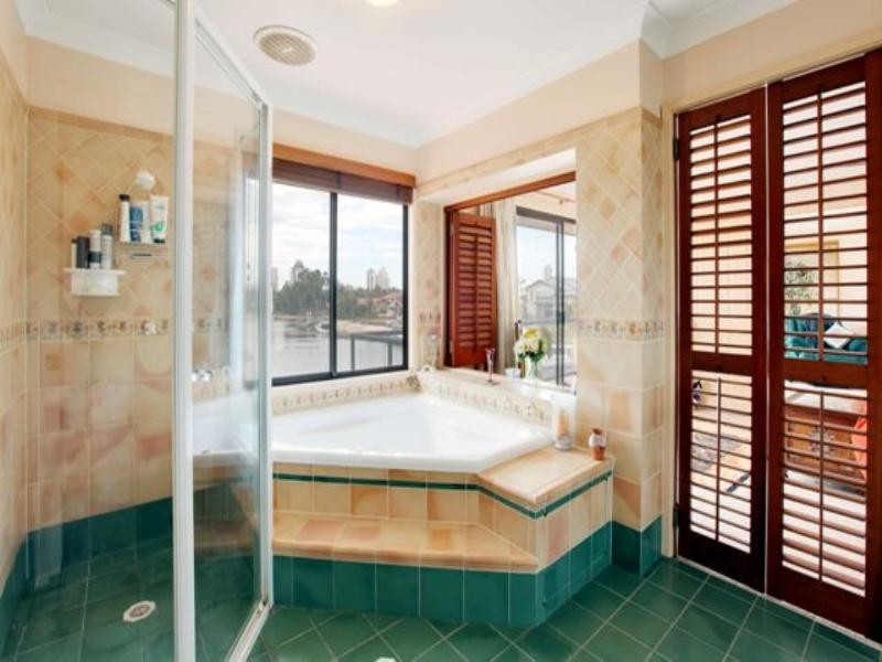 47 T E Peters Drive, Broadbeach Waters QLD 4218