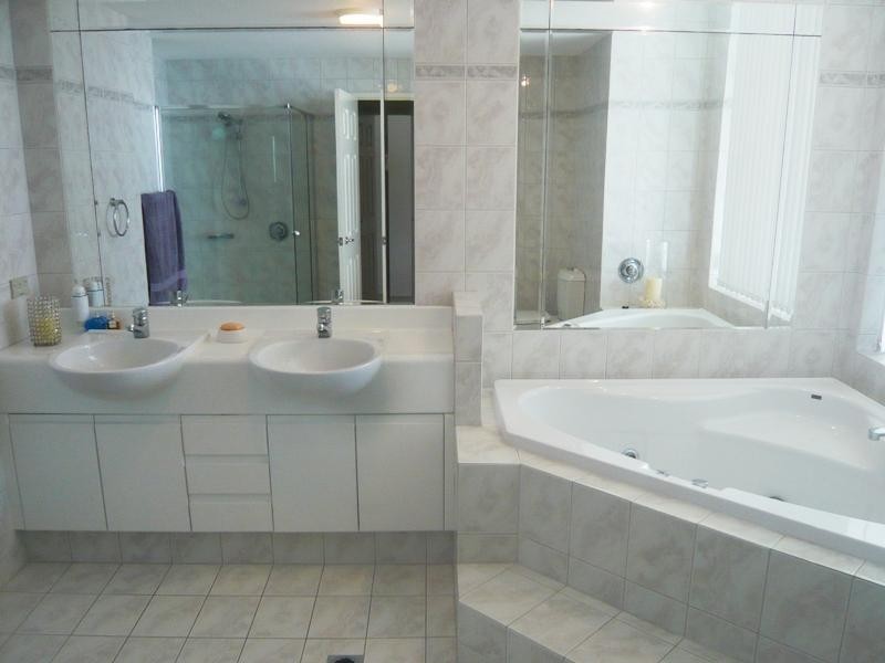 111/177 Old Burleigh Road, Broadbeach QLD 4218