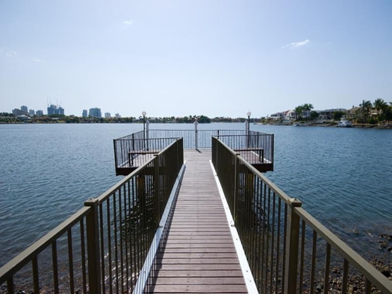 12 Lowanna Court, Mermaid Waters QLD 4218