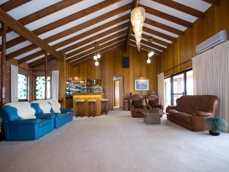 12 Lowanna Court, Mermaid Waters QLD 4218