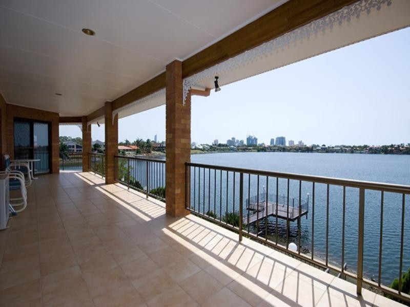 12 Lowanna Court, Mermaid Waters QLD 4218