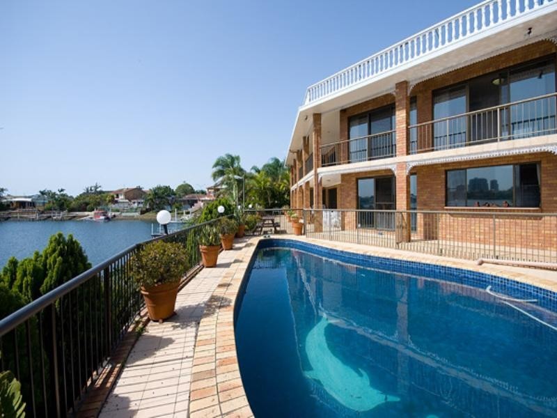 12 Lowanna Court, Mermaid Waters QLD 4218