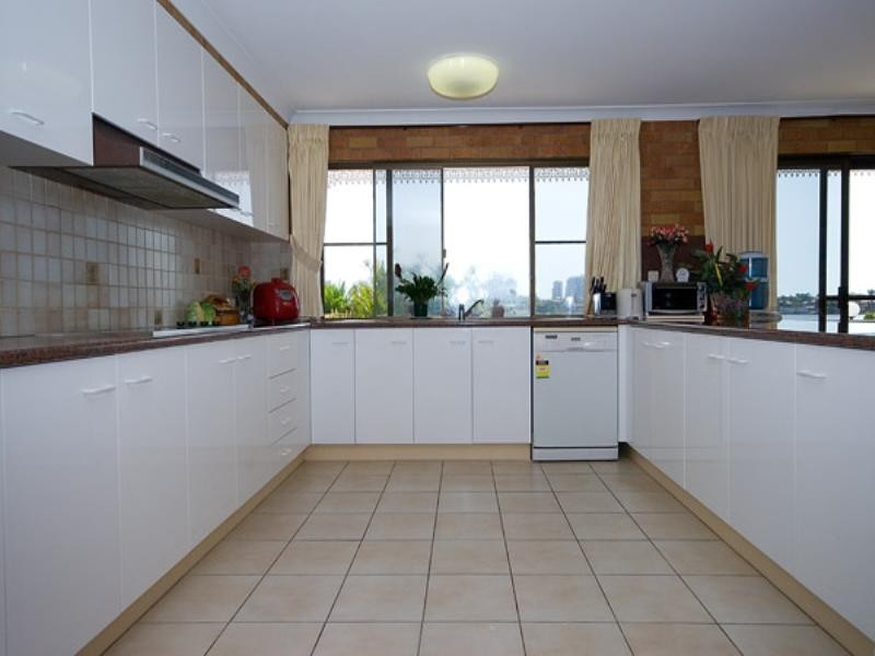 12 Lowanna Court, Mermaid Waters QLD 4218