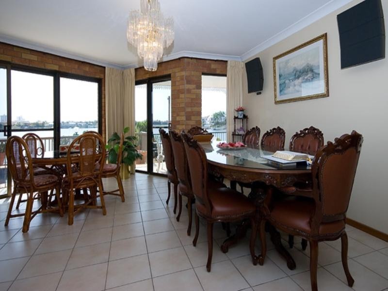 12 Lowanna Court, Mermaid Waters QLD 4218