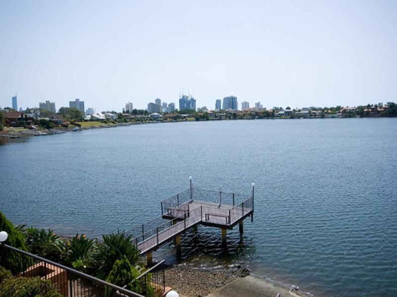 12 Lowanna Court, Mermaid Waters QLD 4218