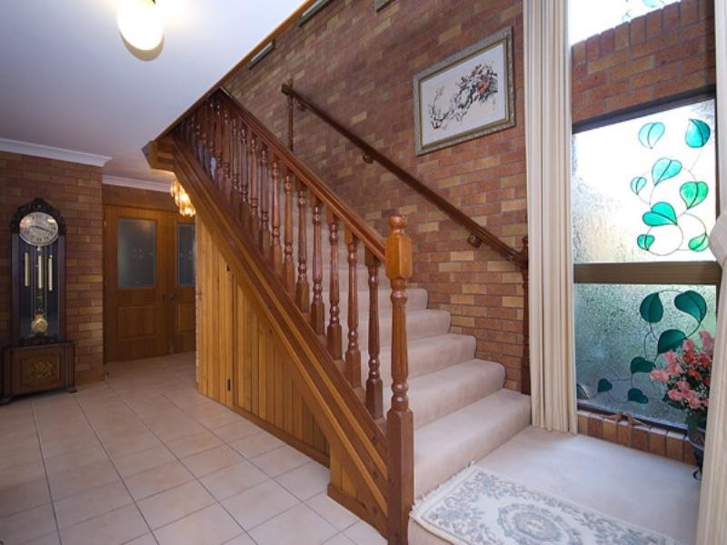 12 Lowanna Court, Mermaid Waters QLD 4218