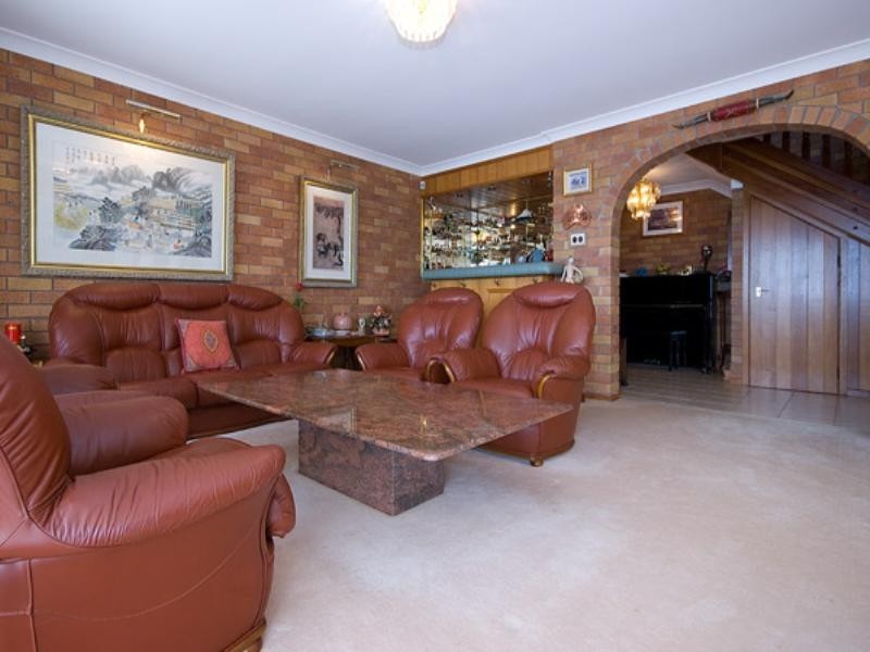 12 Lowanna Court, Mermaid Waters QLD 4218