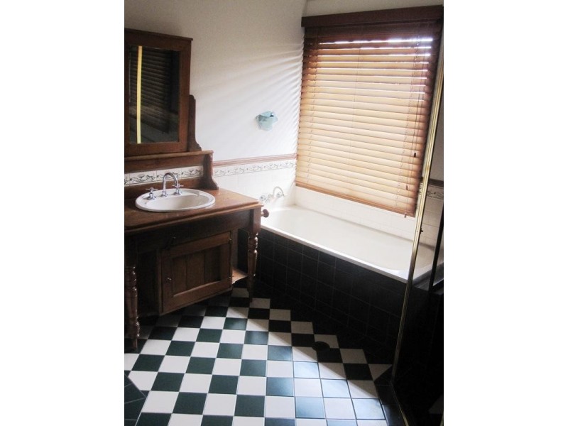 5 Bimini Court, Clear Island Waters QLD 4226