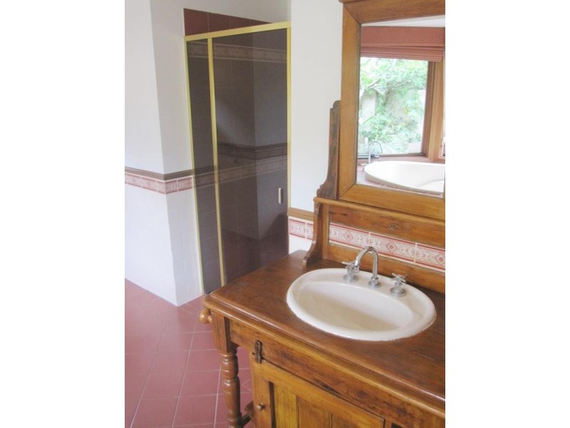 5 Bimini Court, Clear Island Waters QLD 4226