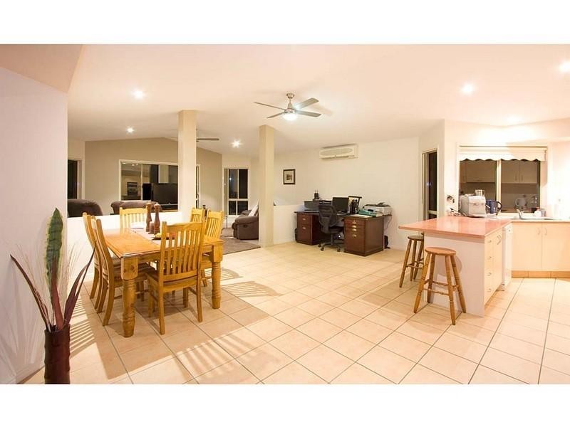 42 Hibertia Avenue, Elanora QLD 4221