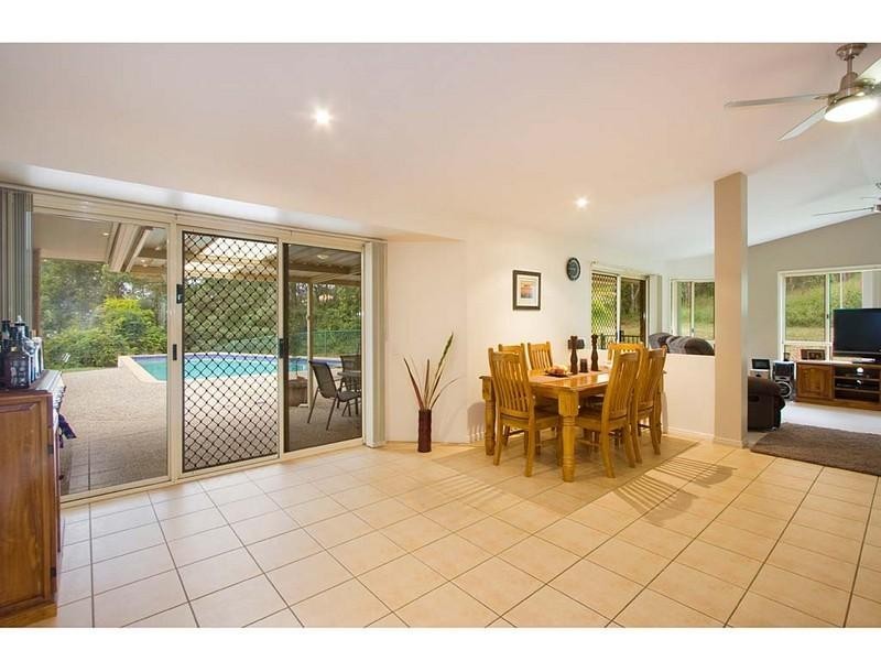 42 Hibertia Avenue, Elanora QLD 4221