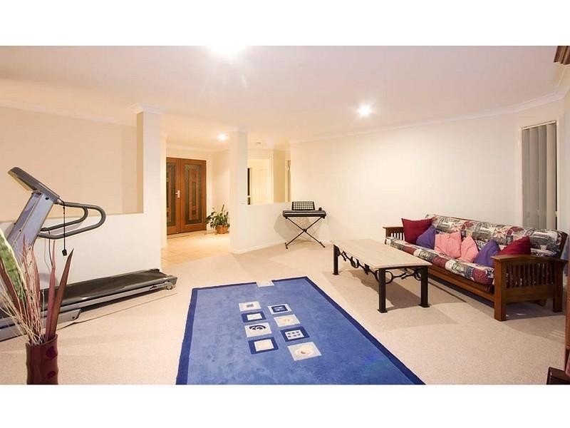 42 Hibertia Avenue, Elanora QLD 4221