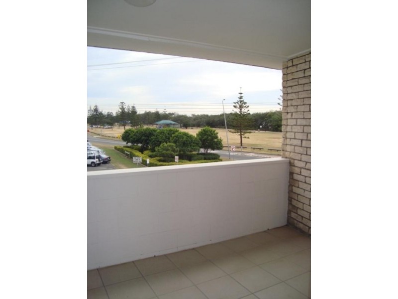 8/2 Alexandra Avenue, Broadbeach QLD 4218