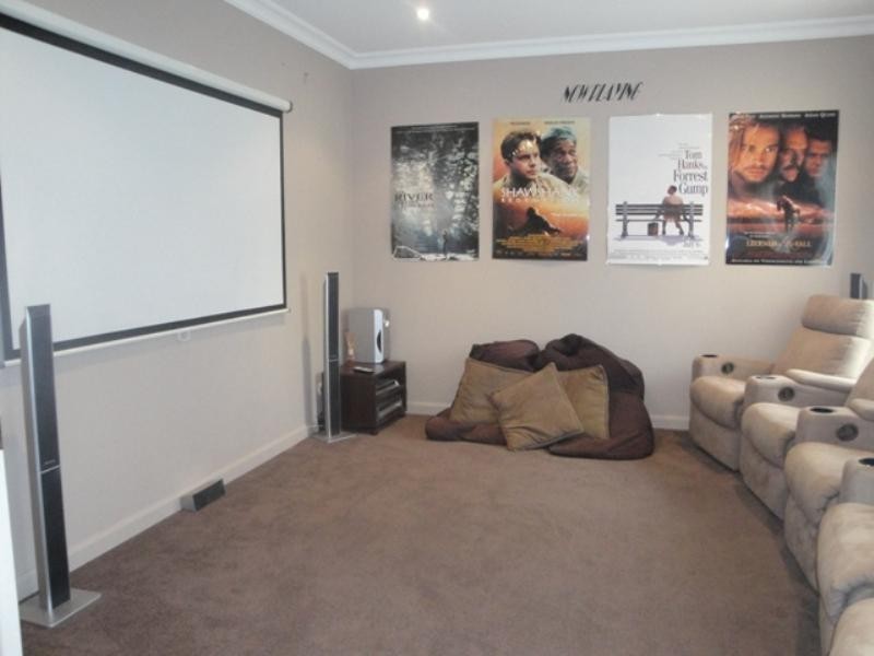 52 Buckingham Way, Elanora QLD 4221