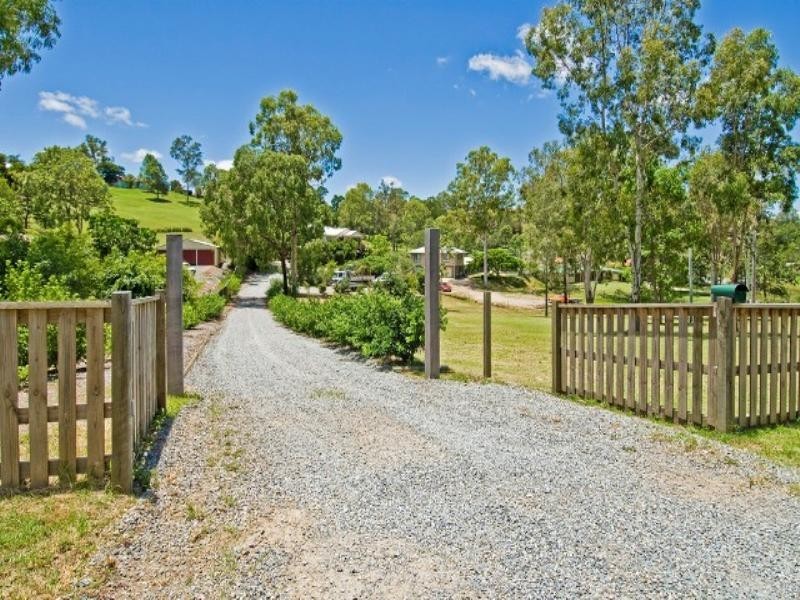 19 Castile Crescent, Holmview QLD 4207