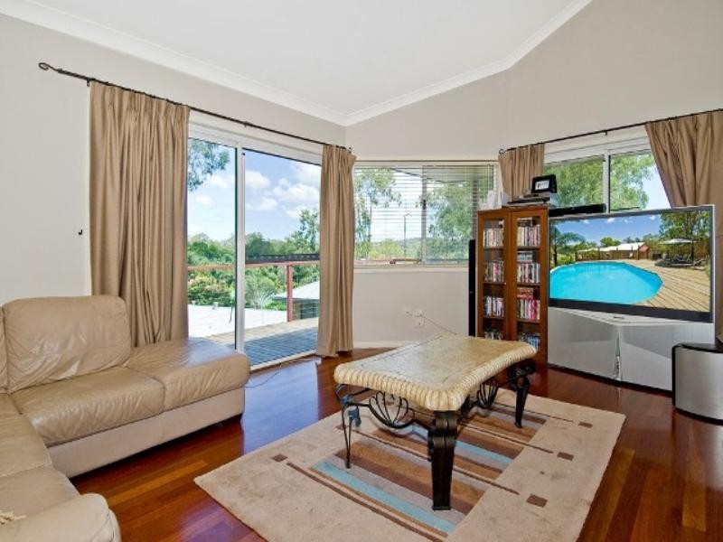 19 Castile Crescent, Holmview QLD 4207