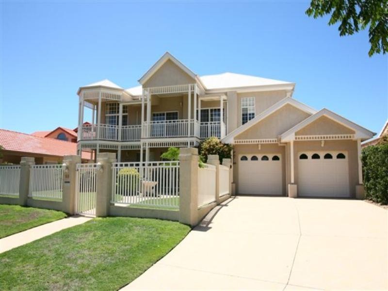 53 Bollard Circuit, Clear Island Waters QLD 4226