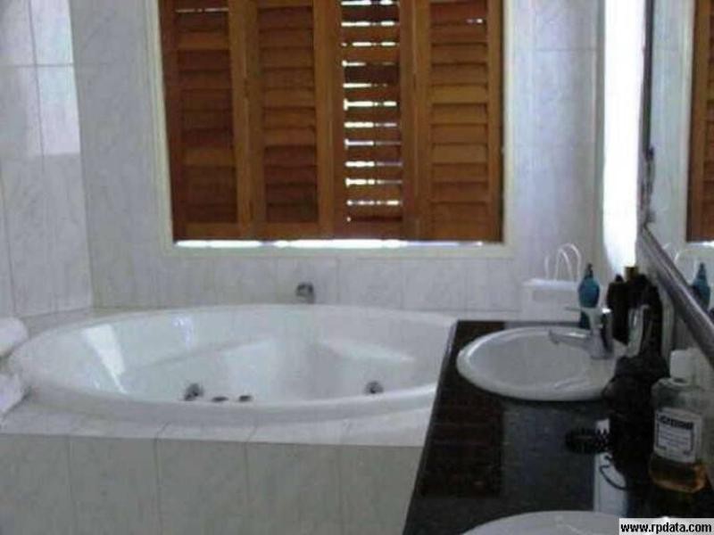 Chevron Island QLD 4217