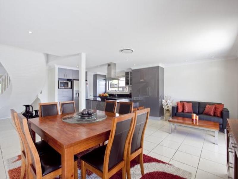 66 Sunset Boulevard, Surfers Paradise QLD 4217