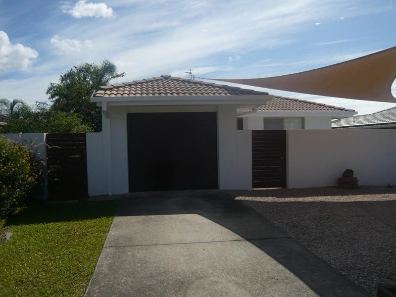 65 Southlake Drive, Varsity Lakes QLD 4227