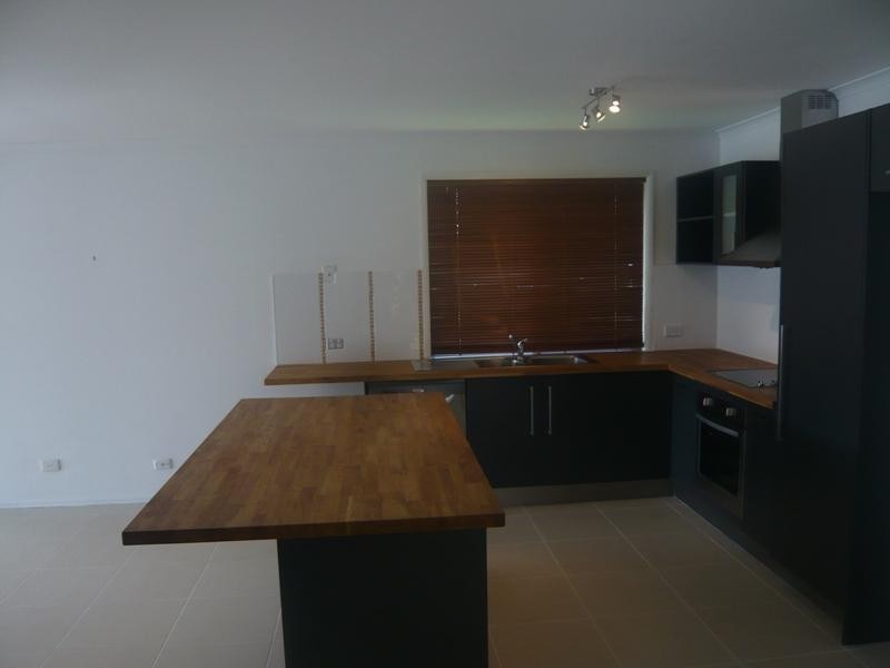 65 Southlake Drive, Varsity Lakes QLD 4227