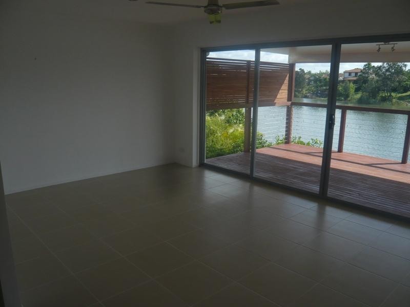 65 Southlake Drive, Varsity Lakes QLD 4227