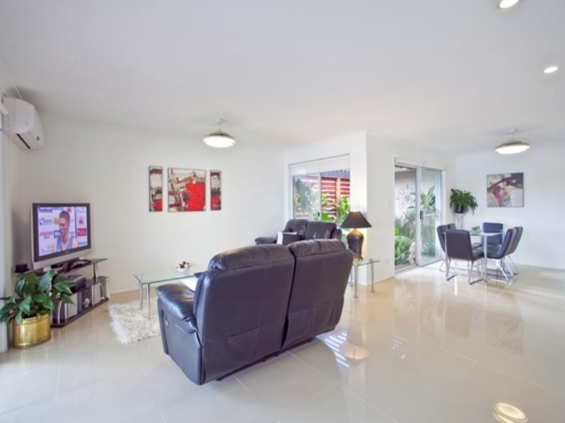 44 Dipper Drive, Burleigh Waters QLD 4220