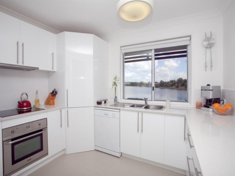 44 Dipper Drive, Burleigh Waters QLD 4220